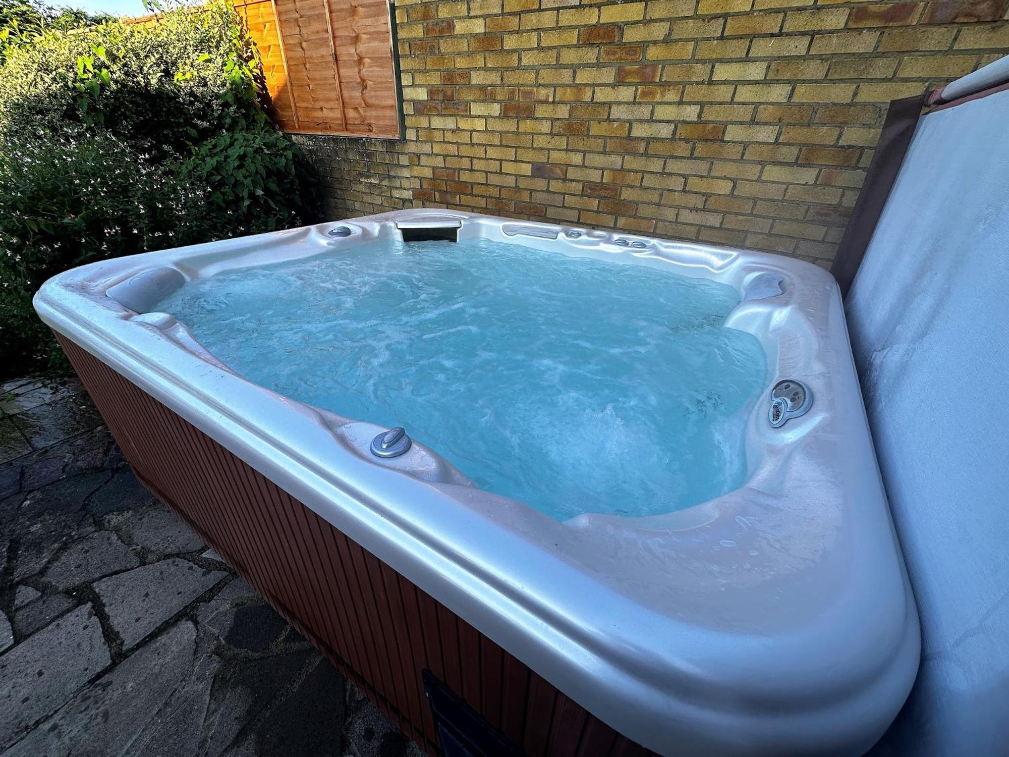 Kennedy Villa - 5 Bedroom House With Hot Tub, Wifi, Free Parkings, Close To Bicester Village מראה חיצוני תמונה