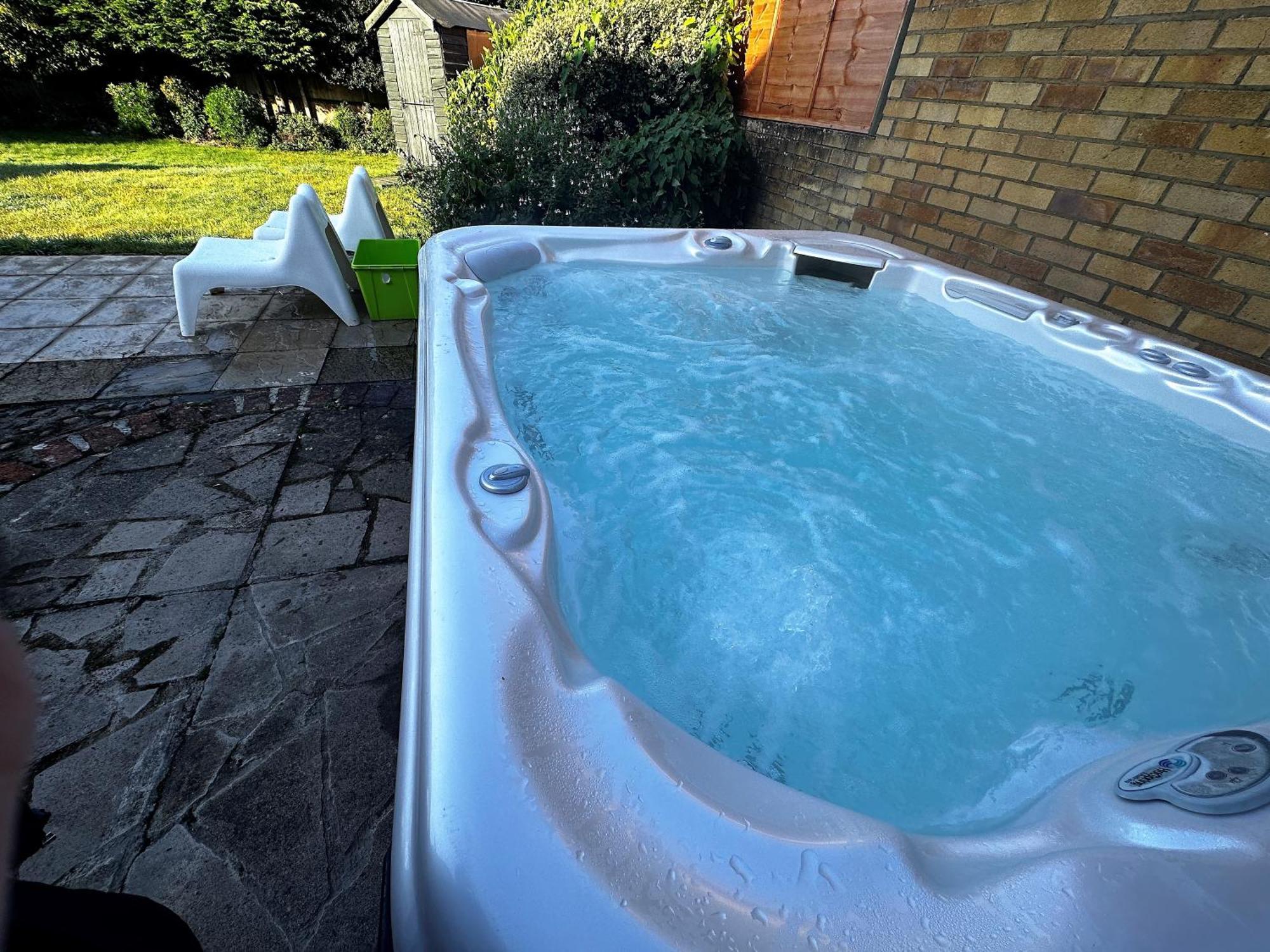 Kennedy Villa - 5 Bedroom House With Hot Tub, Wifi, Free Parkings, Close To Bicester Village מראה חיצוני תמונה