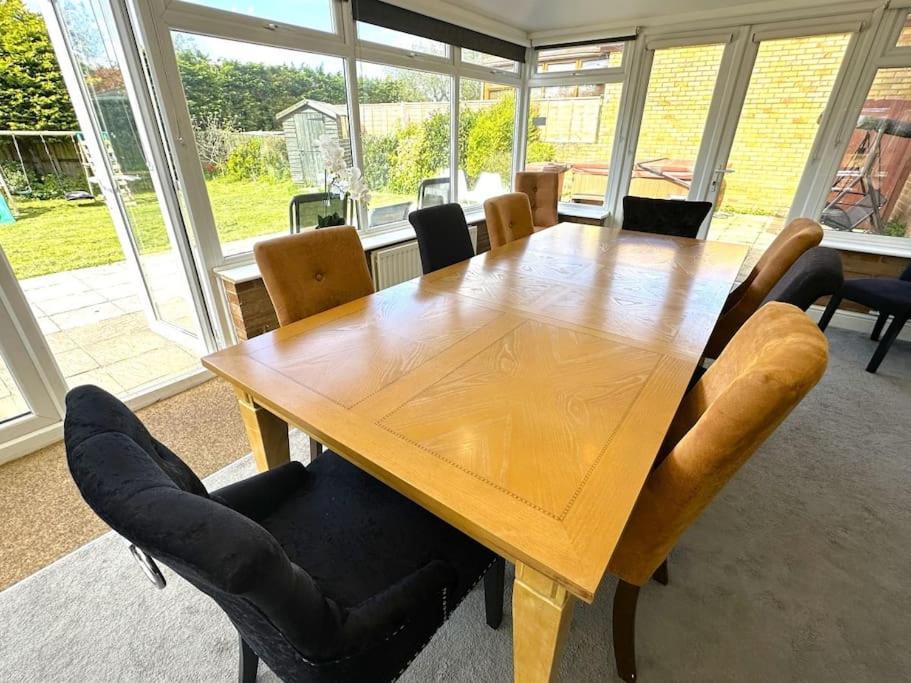 Kennedy Villa - 5 Bedroom House With Hot Tub, Wifi, Free Parkings, Close To Bicester Village מראה חיצוני תמונה